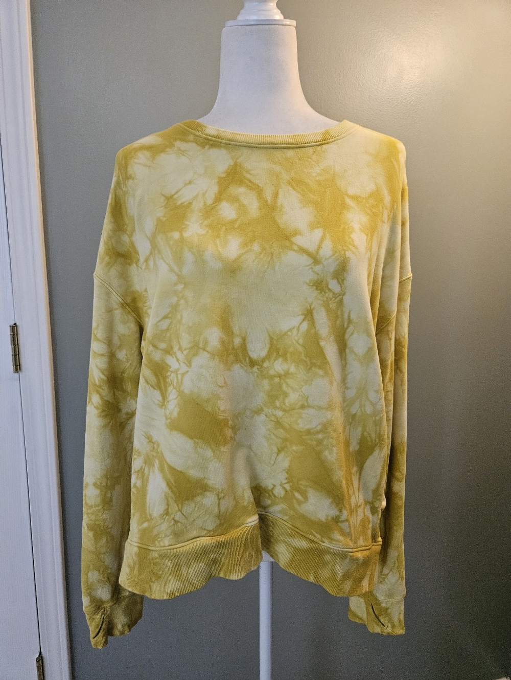 All in Motion Yellow Tie-Dye Pullover Sweatshirt Women's Size Large L Pockets